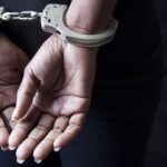 پلوامہ میں سیکورٹی فورسزز کی مشترکہ کارروائی ،دو ملی ٹینٹ معاون گرفتار، پستول، 12 گولیاں اور دستی بم برآمد