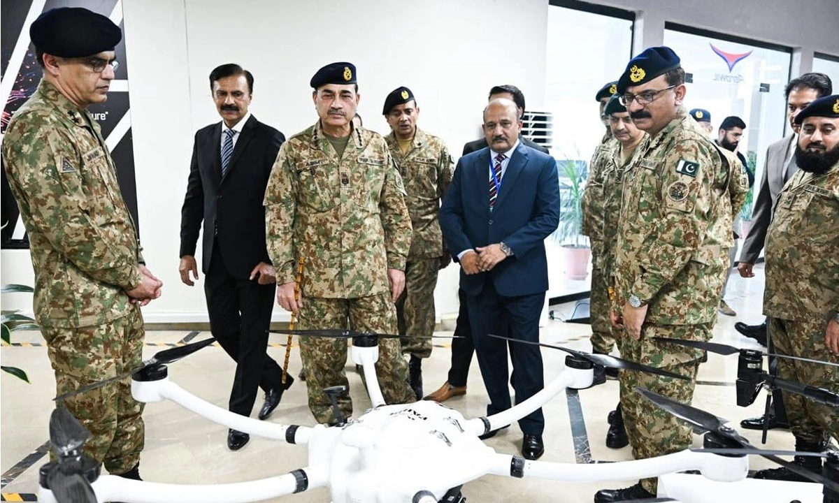 فیلڈ مارشل عاصم منیر کا پی او ایف واہ کا دورہ، جدید اسلحے کے تجربات کا مشاہدہ