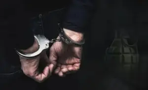 شوپیاں میں دستی بم اور حزب المجاہدین کے پوسٹر سمیت 3 افراد گرفتار