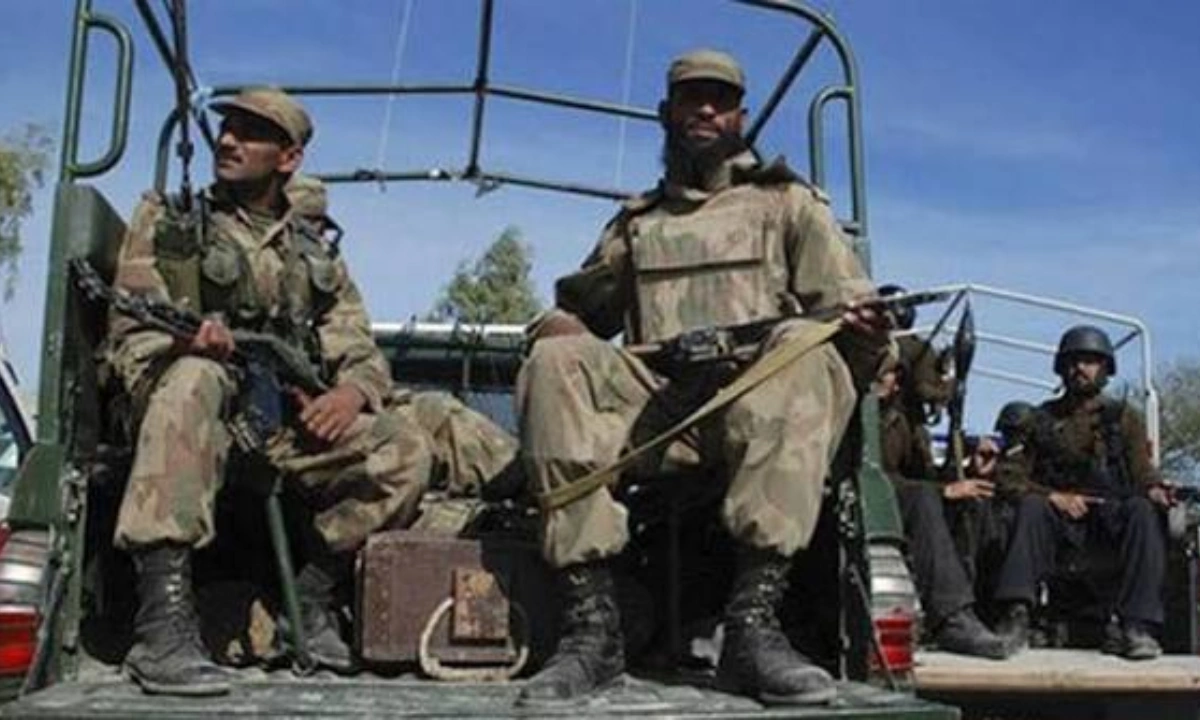 خیبرپختونخوا اور بلوچستان میں سکیورٹی فورسز کی کارروائیاں،11 دہشت گرد ہلاک