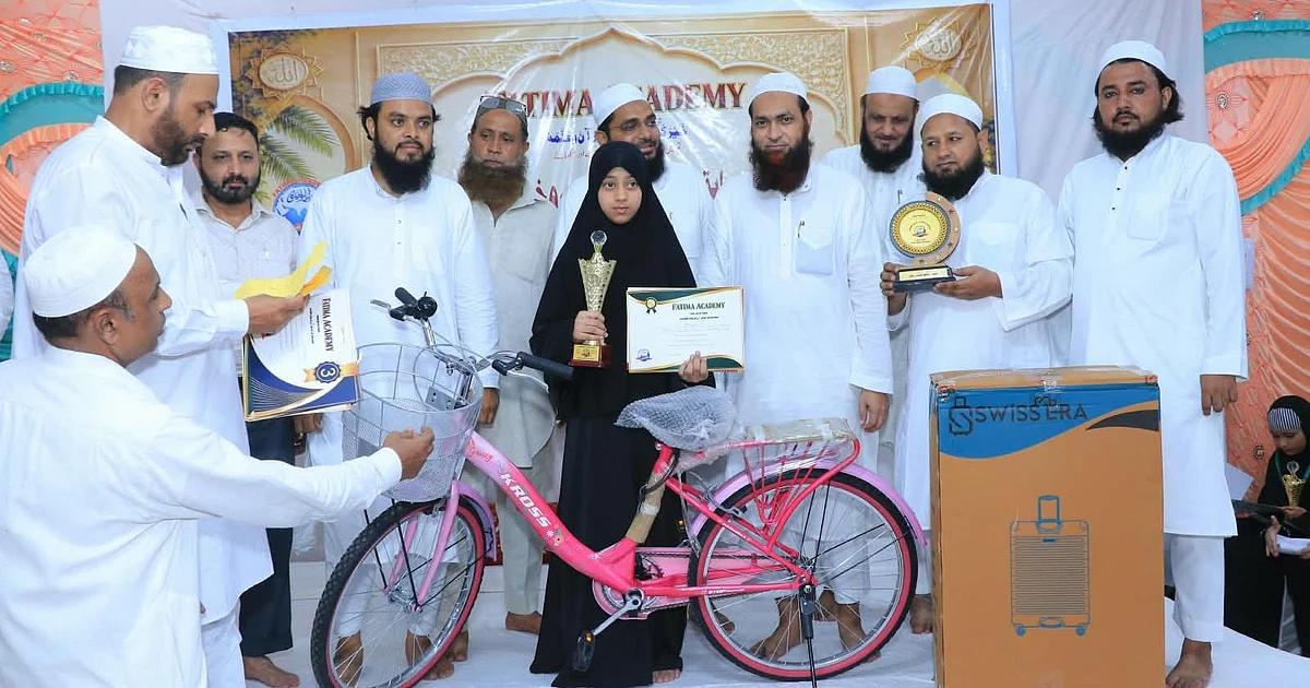 فاطمہ اکیڈمی میں مسابقہ برائے قرأت قرآن کریم و خطابت کا انعقاد، طلبہ اور ان کے معلمین کو انعامات سے نوازا گیا