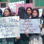 زرعی یونیورسٹی کشمیر کے طلبا کا احتجاج جاری، مظاہرین کو فاریسٹر عہدے کیلئے اہلیت کے معیار پر خدشات