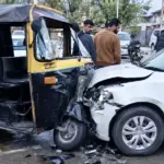 راج باغ سری نگر میں دو گاڑیوں کے درمیان شدید ٹکر، 58 سالہ شخص ازجان