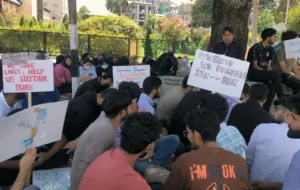 انجینئر نذیر احمد یتو کی احتجاجی ڈاکٹروں سے اظہارِ یکجہتی، حکومت سے جلد از جلد جائز مطالبات کو حل کرنے کی مانگ