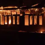 واکورہ گاندربل میں شبانہ ہولناک آتشزدگی، 6 دکانیں اور لاکھوں کا مال خاکستر