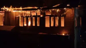 واکورہ گاندربل میں شبانہ ہولناک آتشزدگی، 6 دکانیں اور لاکھوں کا مال خاکستر
