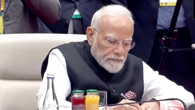 یومِ اساتذہ پر مودی نے معاشرے کے تئیں اساتذہ کے تعاون کی ستائش کی، ڈاکٹر رادھا کرشنن کو خراجِ عقیدت پیش کیا