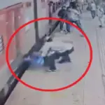 چلتی ٹرین کے ساتھ مسافر کے گھسٹنے کی لزرہ خیز ویڈیو