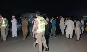 پشاور اسلام آباد موٹروے اور ہزارہ موٹروے بند- کنٹینرز لگ گئے