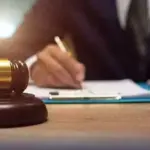 درخت کی ٹہنی گرنے سے زخمی شہری کو 8 کروڑ معاوضہ دینے کا حکم