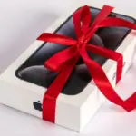 لڑکی کو آئی فون گفٹ کرنے کا جنون، نوجوان منشیات اسمگلر بن گیا