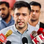 ’یہ ناجائز انٹری ہے‘، بی جے پی رکن پارلیمنٹ راگھو چڈھا کے دہلی کا ووٹر بننے پر عآپ کا سخت رد عمل