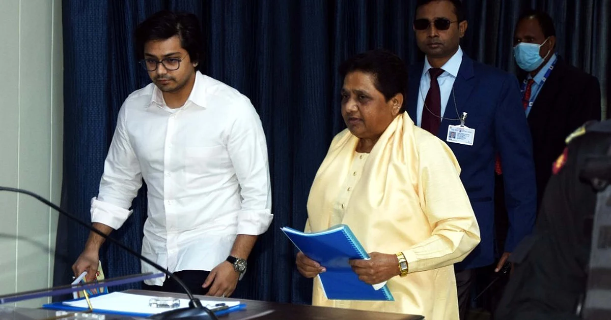 مایاوتی نے آکاش آنند پر ان کے بیمار ہونے کی جھوٹی افواہ پھیلانے کا لگایا الزام