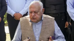 ’لڑنے کا حوصلہ رکھیں، ورنہ مٹ جائیں گے‘، ڈاکٹر فاروق عبداللہ کا بارہمولہ میں کارکنوں سے خطاب