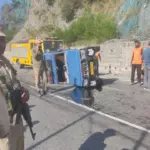 جموں سرینگر شاہراہ پر یکے بعد دیگرے دو حادثات،18سے افراد زخمی