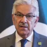 خواجہ آصف نے قریشی خاندان کے ملتان کے خانقاؤں سے رشتے پر سوالات اٹھا دیئے