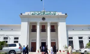 خیبرپختونخوا،پی ٹی آئی دورِ حکومت میں صوبائی اسمبلی سے منظور 74 قوانین کا جائزہ لینے کا فیصلہ