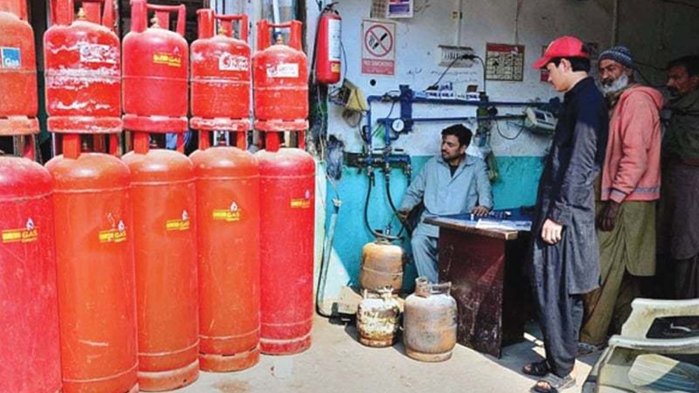 کراچی میں بھی گیس مافیا بے لگام ، ایل پی جی 550 روپے فی کلو تک فروخت