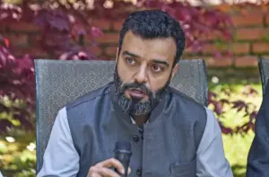 روح اللہ 3 نومبر کو پارٹی اور لوک سبھا کی رکنیت سے مستعفی ہونے کے فیصلے پر قائم، نیشنل کانفرنس کے آرٹیکل 370 سے متعلق موقف پر سوالات اٹھائے