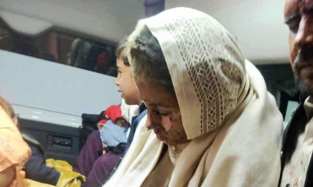 مری: بڑوہا چوک کے قریب گاڑی کھائی میں گرنے سے آگ بھڑک اٹھی؛ 3 بچوں سمیت 7 افراد جاں بحق، 7 زخمی