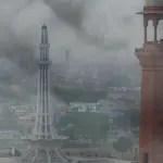 لاہور اور پشاور میں فضائی آلودگی خطرناک حد تک بڑھ گئی، اسلام آباد میں 9 سال کا ریکارڈ ٹوٹ گیا