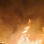 جموں میں لگی خوفناک آگ، ریلوے اسٹیشن کے سامنے موجود مارکیٹ کی 40 دکانیں ہوئیں خاک