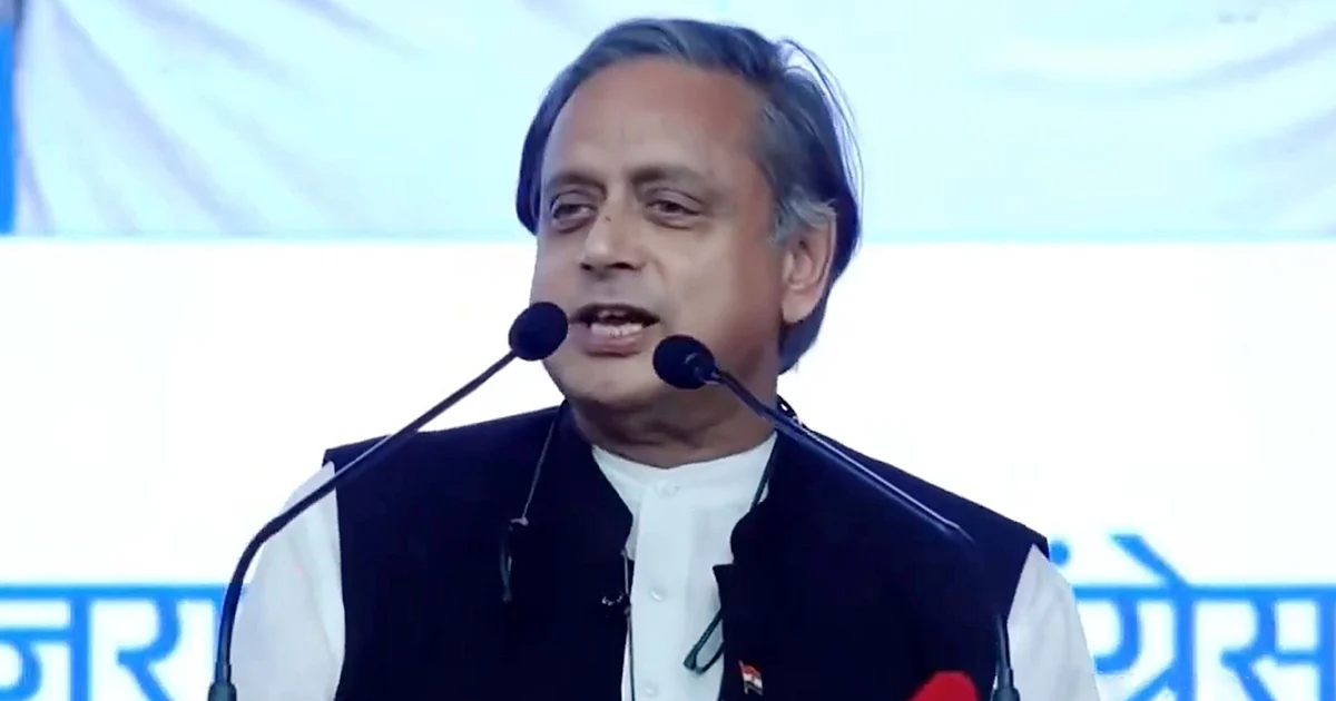 ’حکومت کا ردعمل شرمناک‘، الیکشن کمیشن کے خلاف احتجاج کے دوران راہل گاندھی کے ساتھ ناروا سلوک سے ناراض ششی تھرور