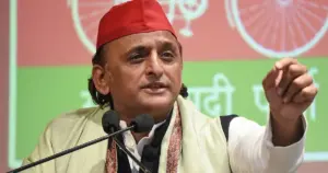 بی جے پی فرضی ووٹ بنوا کر اصلی ووٹ کٹوانے کی سازش کر رہی ہے: اکھلیش یادو