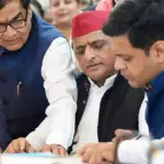اکھلیش کے ساتھ یوگی کے وزیر کی تصویر منظر عام پر، کیا بی جے پی میں پھوٹ شروع ہو گئی ہے؟