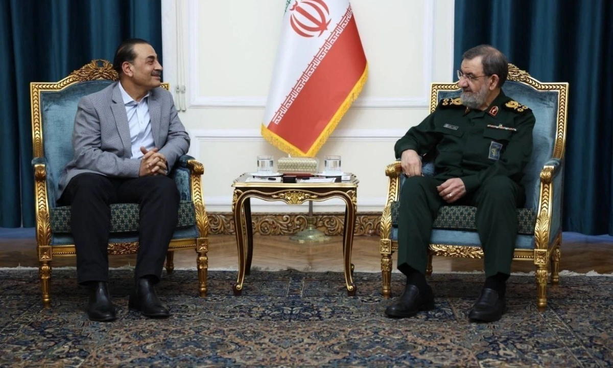 فیلڈ مارشل عاصم منیر اور ایرانی سیکورٹی چیف کی ملاقات، افزودہ یورینیم ایران سے باہر نہیں جائے گی، رضائی