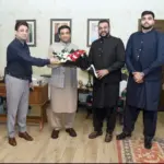 لاہور میں پیٹرول پمپ ملازم پر تشدد کرنے والے کی حمزہ شہباز کے ساتھ تصویر سامنے آگئی